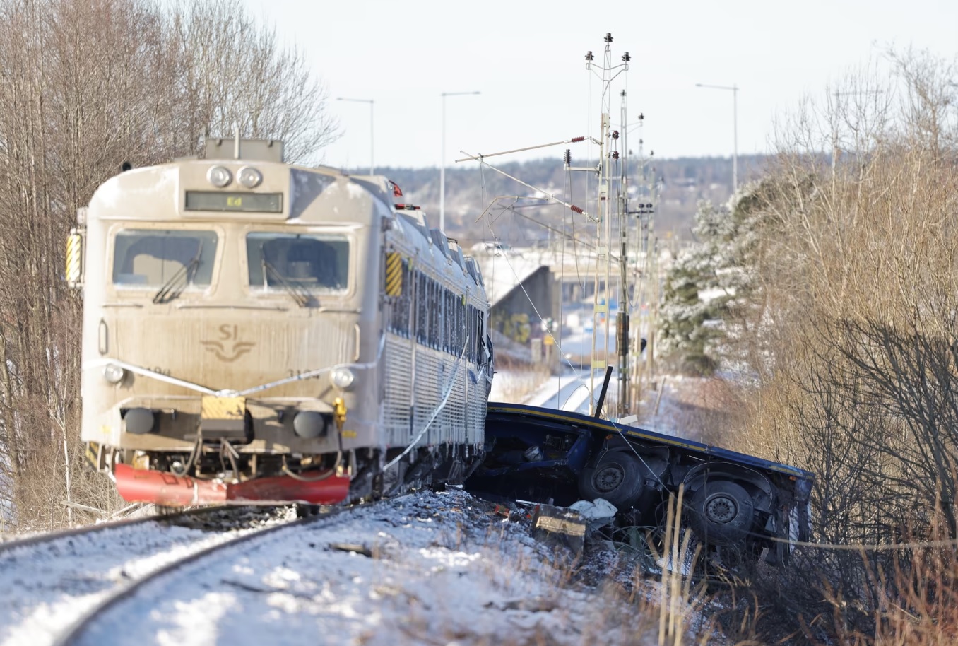 Sabah saatlerinde meydana gelen tren kazasında sürücü yaşamını yitirdi