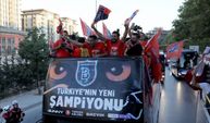 Dört büyük takımı geride bırakan, Medipol Başakşehir şampiyonluğunu kutluyor