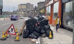 Temizlik işçilerinin grevi nedeniyle sokaklar çöp yığınlarıyla doldu