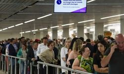 Amsterdam Schiphol Havaalanı personel eksikliği nedeniyle Mart 2023'e kadar yolcu sınırlayacak