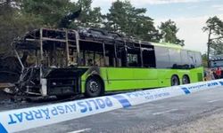 Eskilstuna'da polisten kaçan sürücü otobüse çarptı: Otobüs alev alırken sürücü yaşamını yitirdi