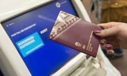 İsveç'te pasaport çıkarmak ya da yenilemek isteyenlerin bekleme çilesi devam ediyor