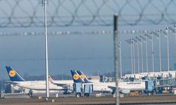 Lufthansa, pilotların yarınki grevi nedeniyle 800 uçuşu iptal etti