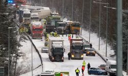 Stockholm'de 5 kamyonun karıştığı zincirleme kaza meydana geldi