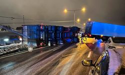 Başkent Stockholm'de yollar buz pisti, devrilen kamyon ulaşımı durdurdu