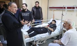 Adalet Bakanı Bozdağ, Diyarbakır'da tedavi gören depremzedeleri ziyaret etti