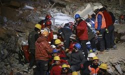 Bangladeşliler, Türkiye'deki depremzedelere yardım için seferber oldu