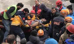 Diyarbakır'da depremde yıkılan binadan yaklaşık 11 saat sonra 1 kişi kurtarıldı
