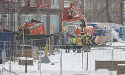 Sundbyberg'de içinde çalışanların olduğu inşaat asansörü düştü