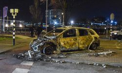 Lahey kentinde Eritreli grupların şiddet olaylarında polis araçları ateşe verildi