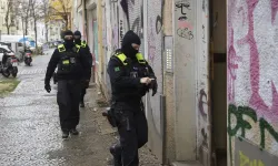 Alman polisi İsveç'te terör saldırısı planladığından şüphelenilen iki kişiyi tutukladı