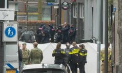Hollanda'da rehine krizi: Kafedekiler rehin alındı, polis bölgeyi boşalttı