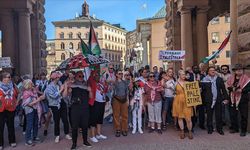 İsveç Parlamentosu önünde hükümet İsrail'e desteği nedeniyle protesto edildi