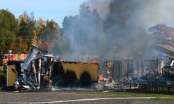 İsveç'in Söderhamn kentinde sıralı evlerde büyük yangın