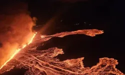 İzlanda'da yanardağ bu yıl içinde yedinci kez patladı