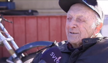 97 Yaşındaki İsveçlinin, Buzda Motosiklet Yarışı