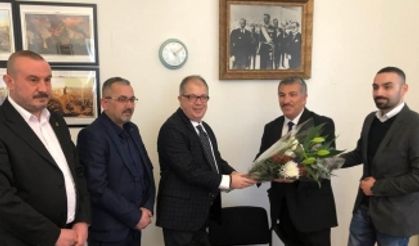 İsveç'te 50 yıllık Türk derneği Büyükelçi Yunt'u ziyaret etti