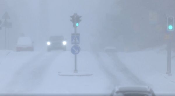 Finlandiya'da kar fırtınası hayatı olumsuz etkiliyor
