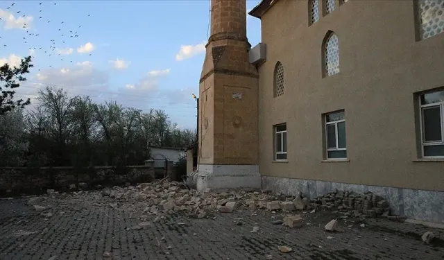Türkiye'de deprem yürekleri ağza getirdi