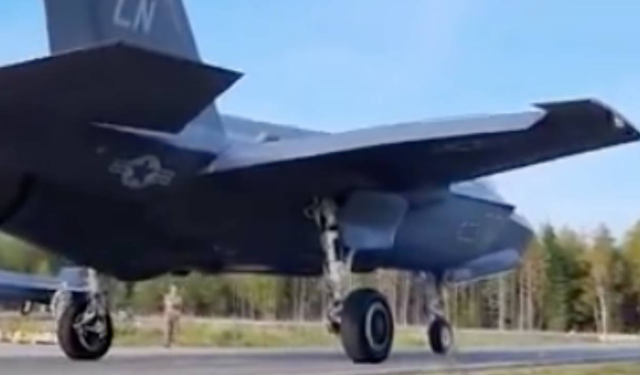 ABD F-35'leri Finlandiya'da otoyola indi