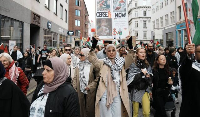 Danimarka'da İsrail'in Gazze soykırımı ve Lübnan saldırılarını protesto etmek için binlerce kişi sokağa indi