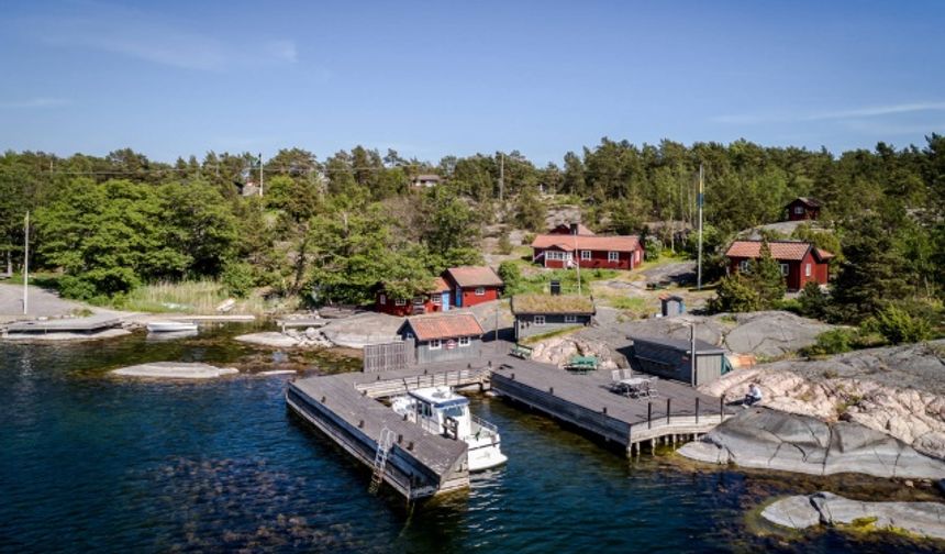 Stockholm'ün en güzel ada köyünde 8 odalı satılık ev