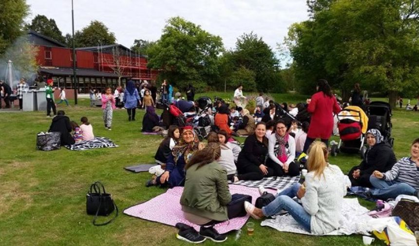 Fittja'da ailelerin piknik buluşması