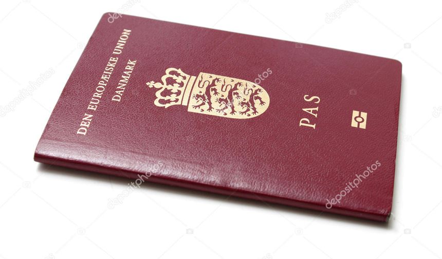 Sahte Danimarka pasaportlarıyla ülkeden çıkış yapan aile yakalandı