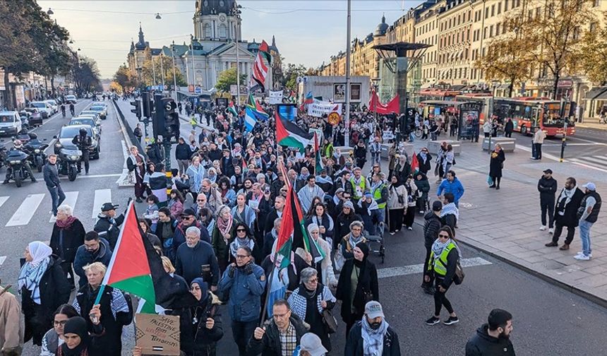 İsrail'in Gazze ve Lübnan'a saldırıları Stockholm'de protesto edildi