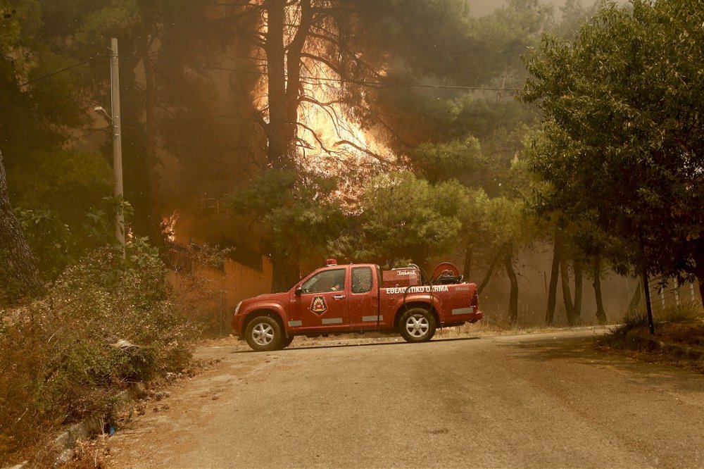 Yunanistan'ın başkenti Atina yakınlarındaki Dionisos Belediyesine bağlı Stamata bölgesinde orman yangını çıkmıştı